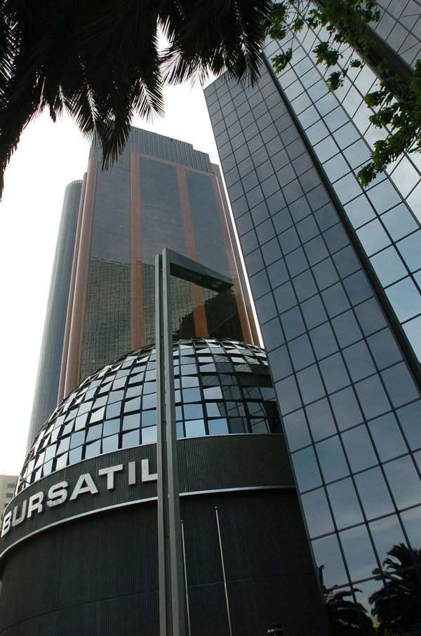 Bolsa mexicana sube 0,87 % con movimiento a la par del mercado estadounidense - MarketData