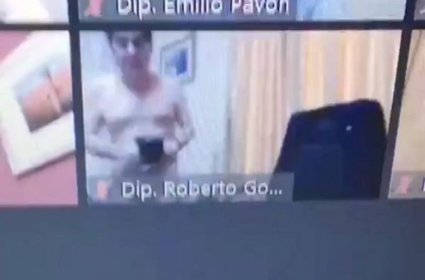 Diputado aparece con el torso desnudo ante cámaras en plena sesión