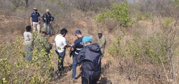 Hallan cadáver semienterrado y una avioneta incinerada en el Chaco