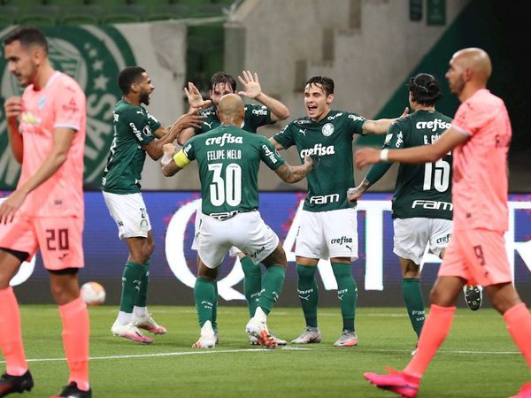 Palmeiras golea, clasifica y deja al Bolívar en el abismo