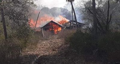 Incendios azotan Cadete Pando y viviendas son consumidas por el fuego  - Ancho Perfil - ABC Color