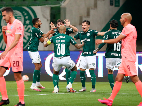 Palmeiras se mete a octavos con goleada incluída