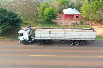 Incautan aproximadamente 30 toneladas de tomate de contrabando