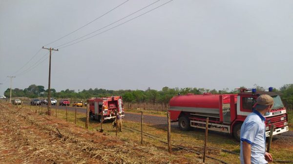 Paraguay en llamas:Incendio consumió una cosechadora y plantaciones de caña de azúcar - Campo 9 Noticias