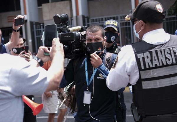 Bloqueos de calles marcan protestas contra negociación con FMI en Costa Rica - MarketData