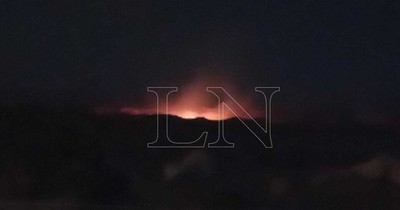 La Nación / Viento reavivó las llamas en Cateura y sigue el incendio en el vertedero