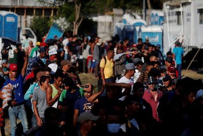 Centenares de hondureños salen en caravana hacia EE.UU. - MarketData