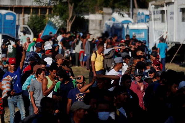 Centenares de hondureños salen en caravana hacia EE.UU. - MarketData