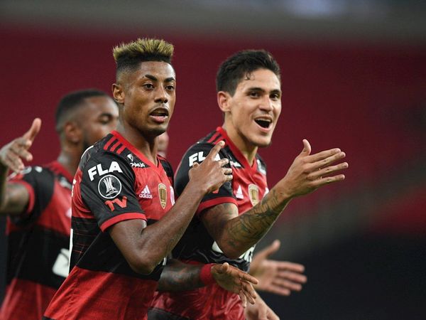 Flamengo golea, retoma liderato y garantiza clasificación a octavos