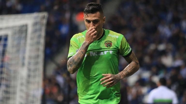 HOY / Lezcano festeja la convocatoria a la selección con otro gol