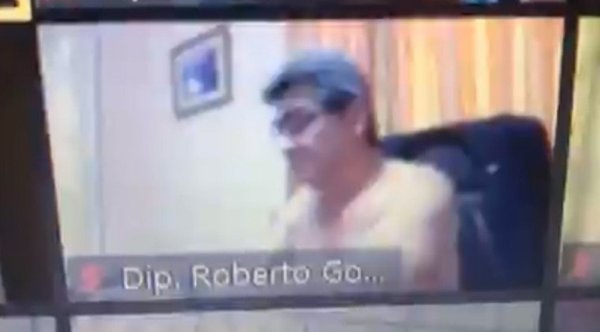 "Se me cayó encima el tereré", justifica diputado que sesionó con torso desnudo | Noticias Paraguay