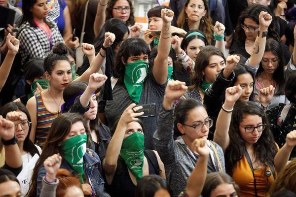 Una nueva ola del Me too latinoamericano se levanta contra el abuso de poder  - Mundo - ABC Color