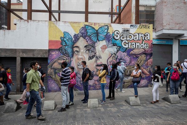 El salario mínimo mensual en Venezuela a ras de suelo: menos de un dólar - MarketData