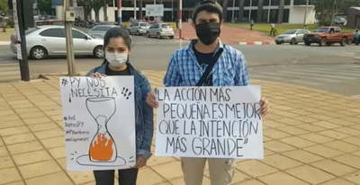 Estudiantes ovetenses realizan colecta para apoyar a bomberos - Noticiero Paraguay