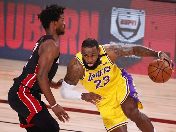 Davis y James comienzan arrolladores ante Heat y toman ventaja