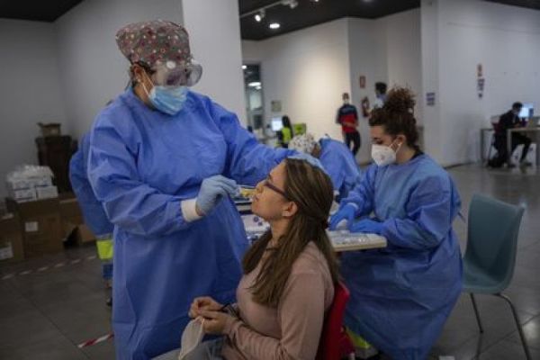 Crisis en España por el rebrote de coronavirus: Sánchez impuso medidas más estrictas y dio 48 horas para cumplirlas, pero Madrid recurrirá a la Justicia