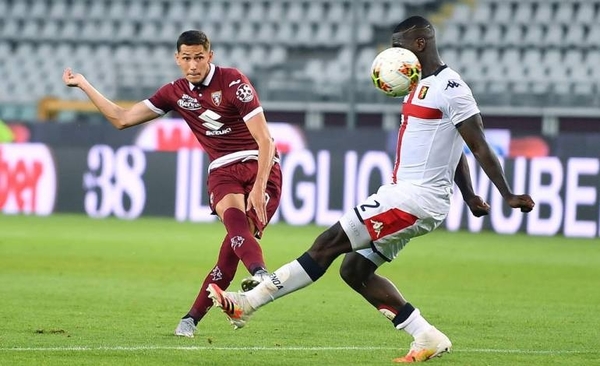 HOY / La Serie A aplaza el Génova-Torino tras los 15 positivos del club genovés