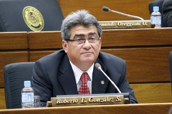 "Hay colegas que se quitan la camisa para reivindicar cosas en paños menores", refiere Roberto González » Ñanduti