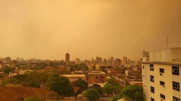Cielo se tiñe por importantes focos de incendios en Central | Noticias Paraguay