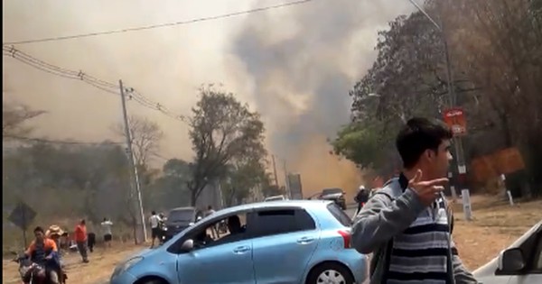 La Nación / Fuego se reaviva en zona de Cerro Kõi y desata el caos en Areguá