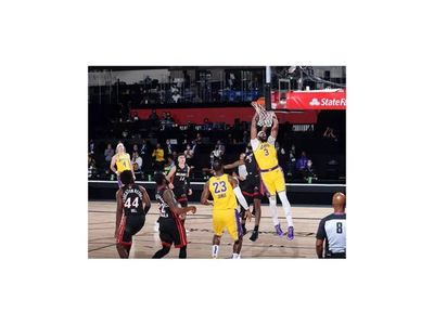 Los Lakers explotan y reducen a cenizas a los Heat