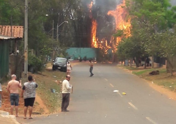Controlan incendio en zona de Pechugón