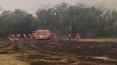 Dos incendios ponen en aprietos a bomberos en Capiatá - Nacionales - ABC Color