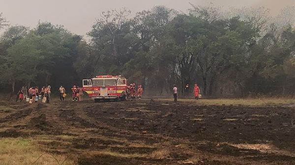 Dos incendios ponen en aprietos a bomberos en Capiatá - Nacionales - ABC Color