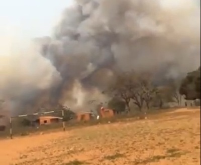 Incendio de gran proporción en Tarumandy, Luque: Dos viviendas ya fueron consumidas por las llamas » Ñanduti