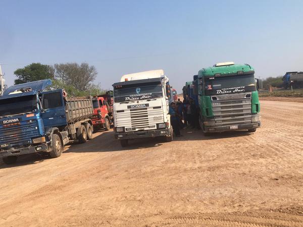Empresa constructora desembolsó pago a camiones en paro