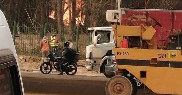 La Nación / Se desata incendio en el Jardín Botánico