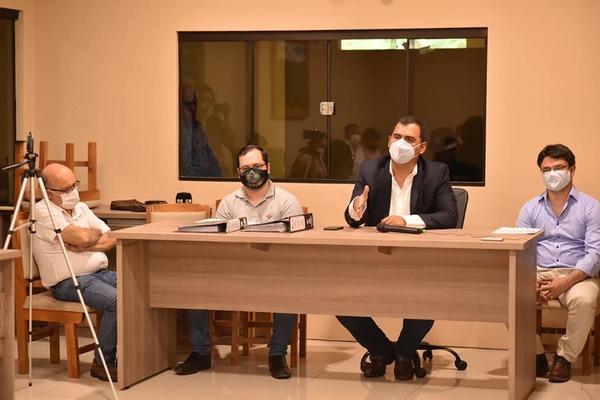 Caazapá: Gobernador brinda informe a concejales sobre licitaciones - Noticiero Paraguay