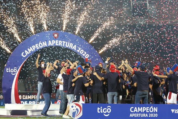 Aniversario de Cerro: Felicitaciones desde la Premier, técnico campeón y más
