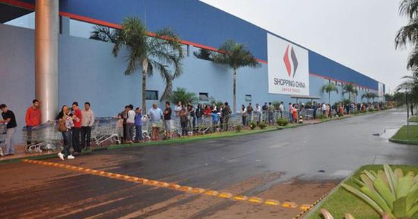 La Nación / Reapertura de dos grandes centros comerciales ocasiona expectativa en zona de frontera
