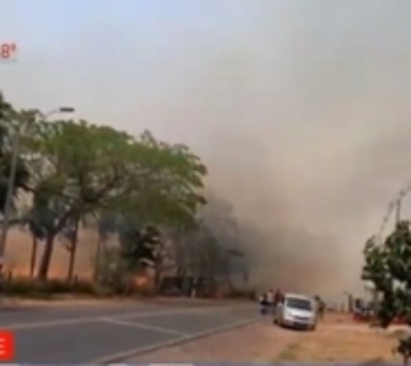 Areguá: Evacuan a familias tras incendio de gran magnitud - Paraguay.com