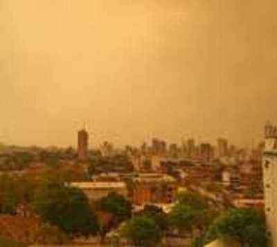 Humo y arena acaparan cielo en Central y Asunción - Paraguay.com