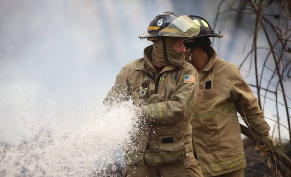HOY / Funcionarios que son bomberos serán liberados para combatir incendios: instan a empresas a seguir ejemplo