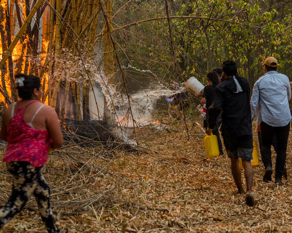 No todos los héroes llevan capa: Solidaridad y unión en medio del caos ocasionado por los masivos incendios - Megacadena — Últimas Noticias de Paraguay