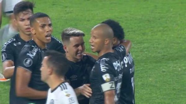 Santos se asegura el pase a los octavos de final al vencer a Olimpia » Ñanduti