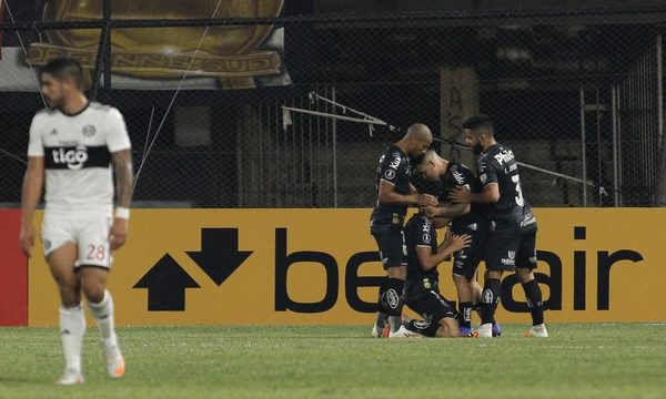 Olimpia cae ante Santos y podría quedar eliminado esta noche