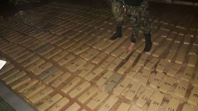Dos detenidos con una camionada de mariahuna - Nacionales - ABC Color
