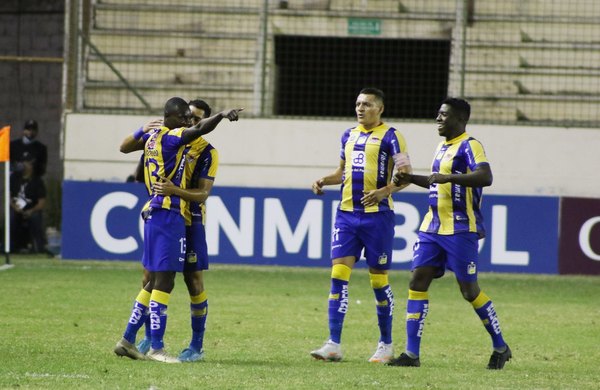 Delfín golea y revive las chances de clasificar de Olimpia en la Libertadores