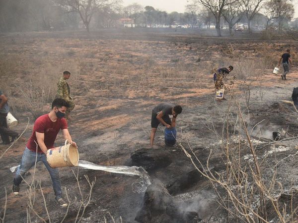 Arde el país y el Gobierno sin logística pide ayuda internacional