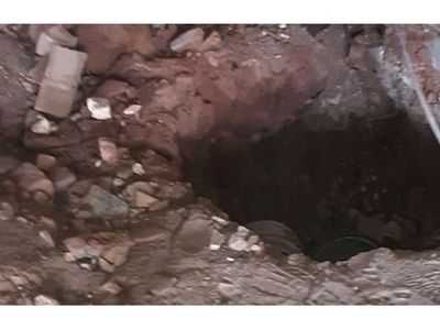 Dos demorados por misteriosa excavación