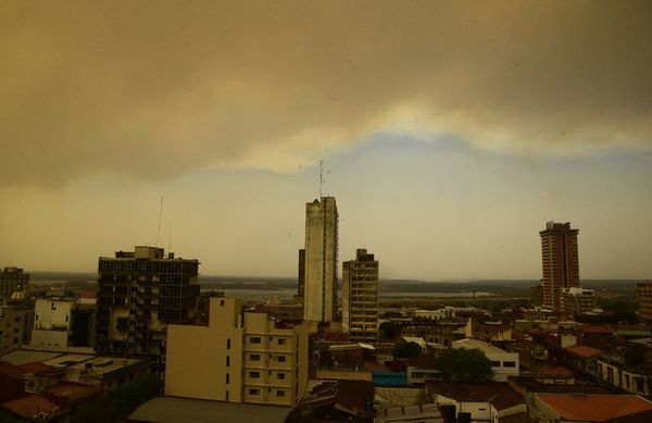 “Humo apocalíptico” a causa de los incendios cubrió el área metropolitana - Nacionales - ABC Color