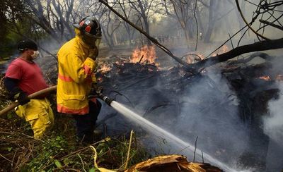 Capitán Valdez señala que incendios están aumentando a 500 por día y bomberos están agotados - Nacionales - ABC Color