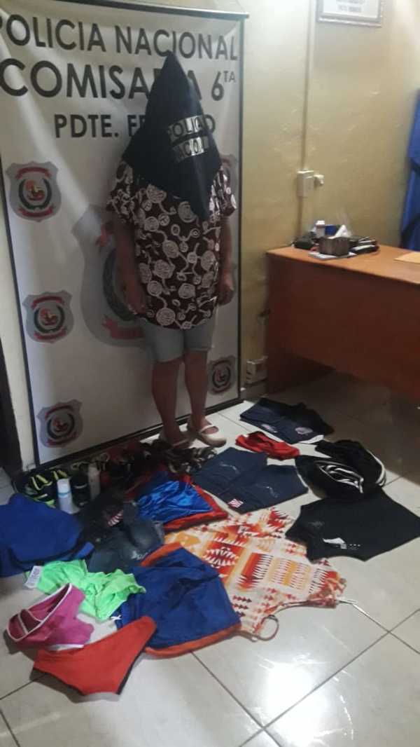 Detienen a presunta “bolsonera” que robó dinero y ropas de una tienda