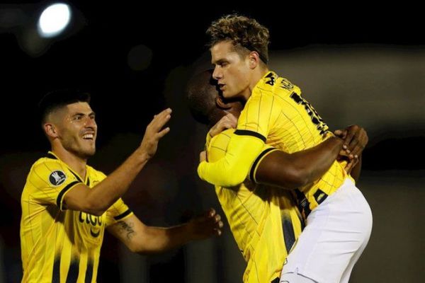 Guaraní se impone a Tigre y garantiza su pase a octavos