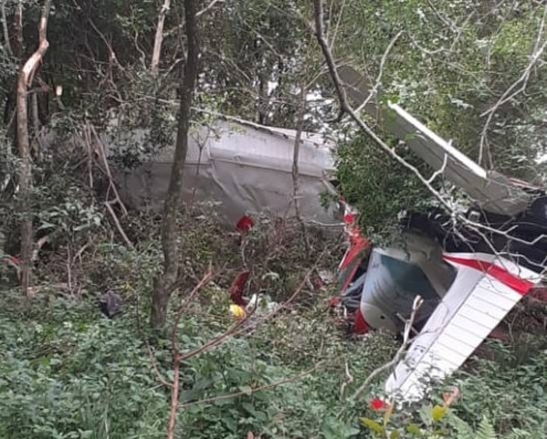 HOY / Muere piloto al chocar contra una antena cubierta de humo