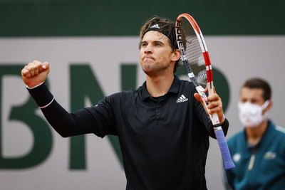 Thiem y Halep alcanzan con autoridad los octavos de final de Roland Garros